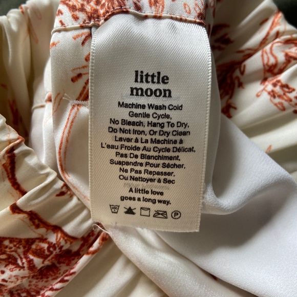 Aritzia Little Moon patterned silk shorts - Picture 5 of 9